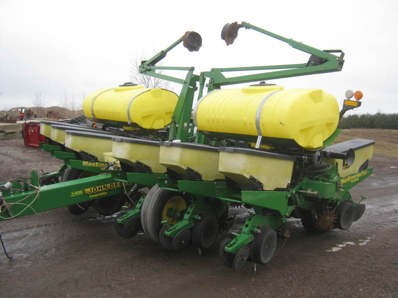 Planting Equipment  John Deere 1760 Planter  Photo